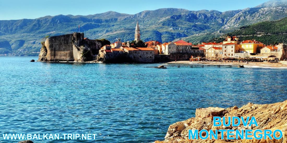 Budva - la magnifique station balnéaire de la côte monténégrine de la mer adriatique